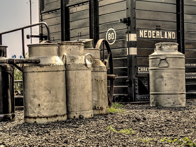 How does our team calculate revenue churn MRR churn and why is it different