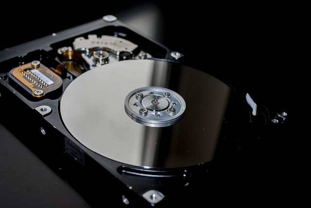 How do we identify highvalue enterprise leads using our ecommerce data
